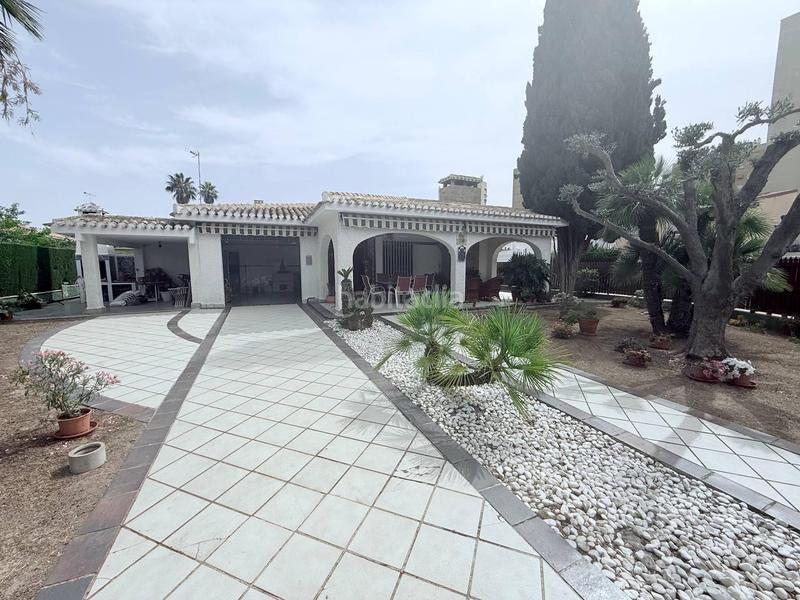 Foto 75a1819b-6777-4bda-ade5-32ea7101d712. Casa en Campoamor Orihuela