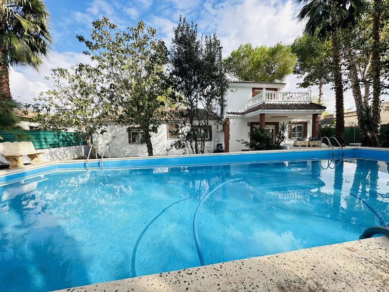 Foto cf97b0c0-6e54-4ad5-af3b-6b843ae236ee. Maison dans Orihuela ciudad Orihuela