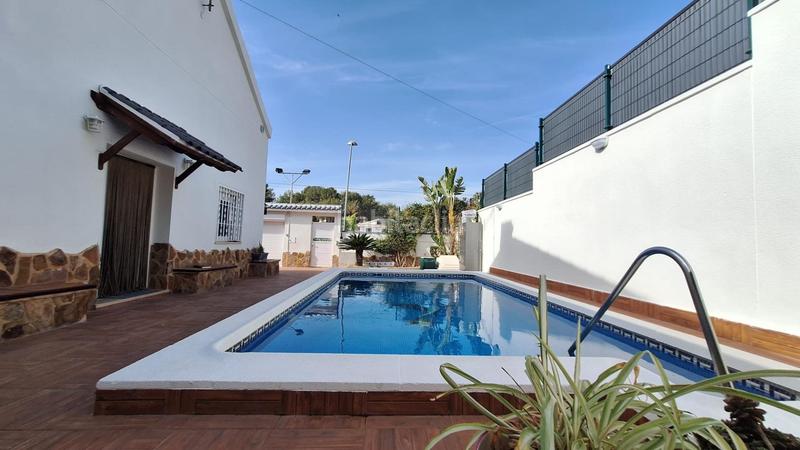 Foto a03ea776-c3f5-4c5b-8cb1-0cb709e5f849. Casa amb piscina a Los Balcones-Los Altos Torrevieja