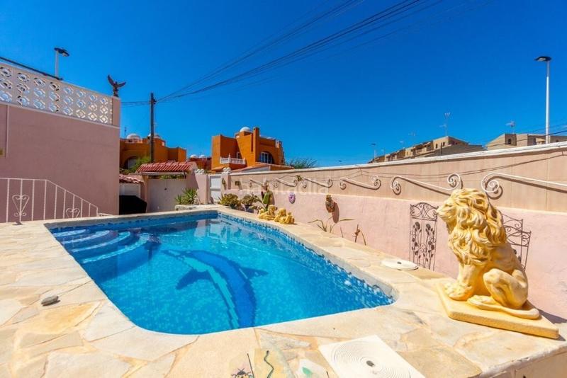 Foto 25982ec6-c046-4d95-82ff-28f1bb66eec9. Casa adossada amb piscina a Parque de las Naciones Torrevieja