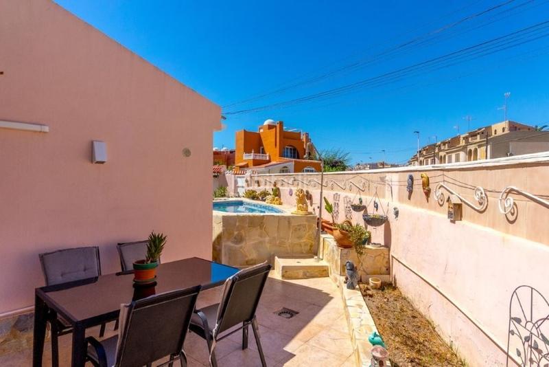 Foto ea557222-2020-411e-9da2-e72ee5a5f20c. Casa adossada amb piscina a Parque de las Naciones Torrevieja