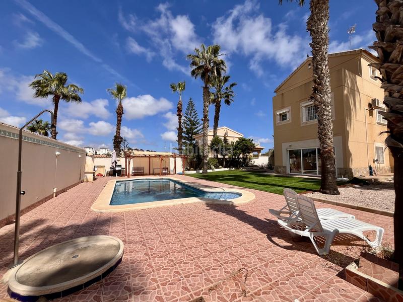 Foto 461db437-c2a4-49df-8ec0-ca61022ef6be. Haus mit parking in La Zenia Orihuela