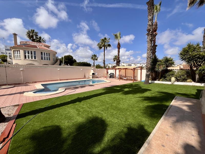 Foto 952d86dc-e899-42e7-afa3-ca0491cc5a19. Haus mit parking in La Zenia Orihuela