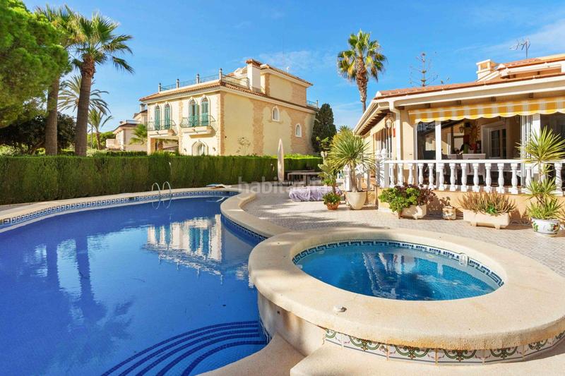 Foto f7d82df2-a8f4-45e5-837b-71c970399c93. House with pool in Cabo Roig Orihuela