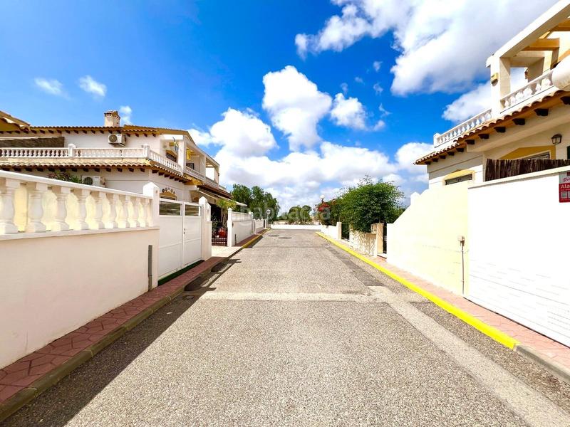 Foto c36bd3a6-d5fc-4265-8e85-568f1b8a9bc4. Maison jumelée dans Los Balcones y los Altos Orihuela