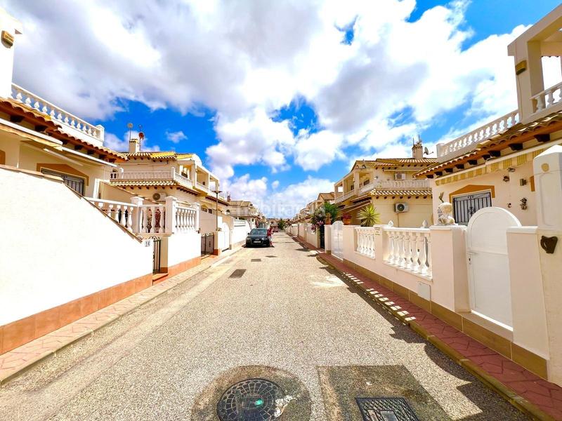 Foto a571aef6-59cf-47f6-b4aa-cb0bba8c723a. Semi detached house in Los Balcones y los Altos Orihuela