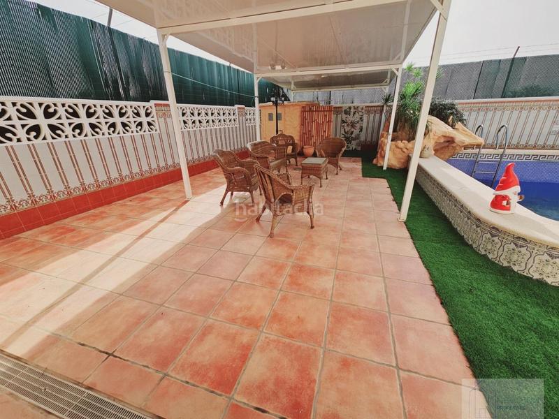 Foto 089e93d7-94bf-459d-830e-37a3f0cc6ba1. Casa amb piscina a Zona Carrefour - Urbanizaciones Torrevieja