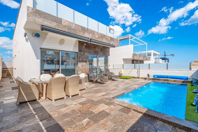 Foto a4b6735f-78d0-495f-8d9a-37f6c0f9e271. Casa en Los Almendros Orihuela