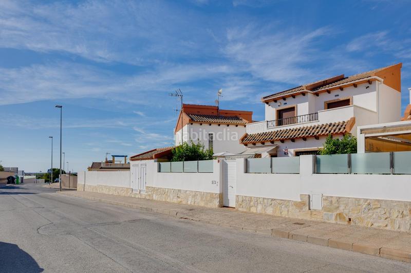 Foto 851ffe62-4b97-4a0f-8257-ca634f018076. Maison dans Los Almendros Orihuela