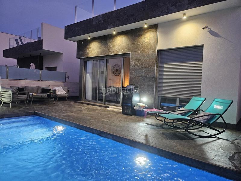 Foto 665427ff-d01a-46c8-8d7c-89630e08f9f8. Casa amb aparcament piscina a Lomas de Cabo Roig - Los Dolses Orihuela