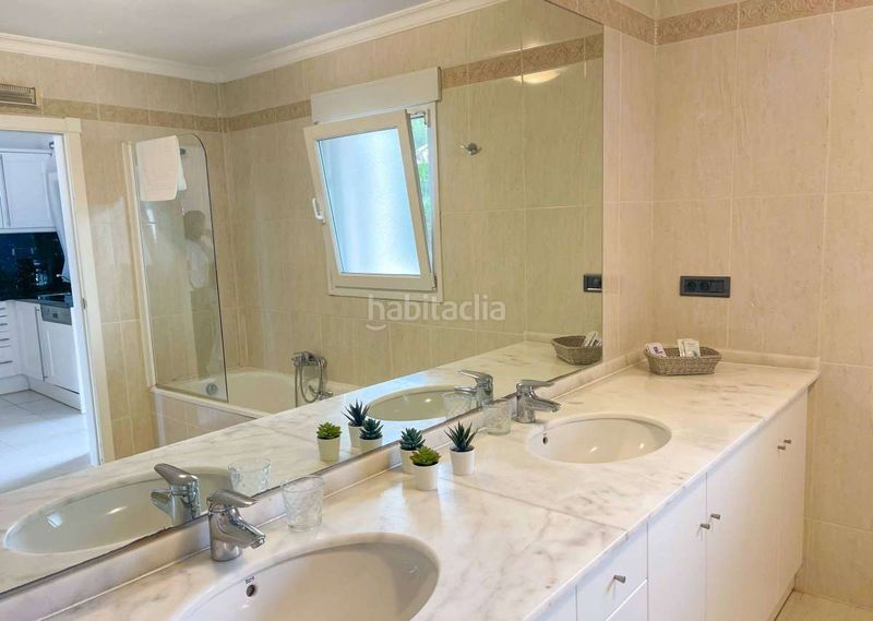 Foto bc56e79e-c9c2-42e4-9e7e-1b04947bf1c8. Apartament amb aparcament piscina a La Fustera Benissa