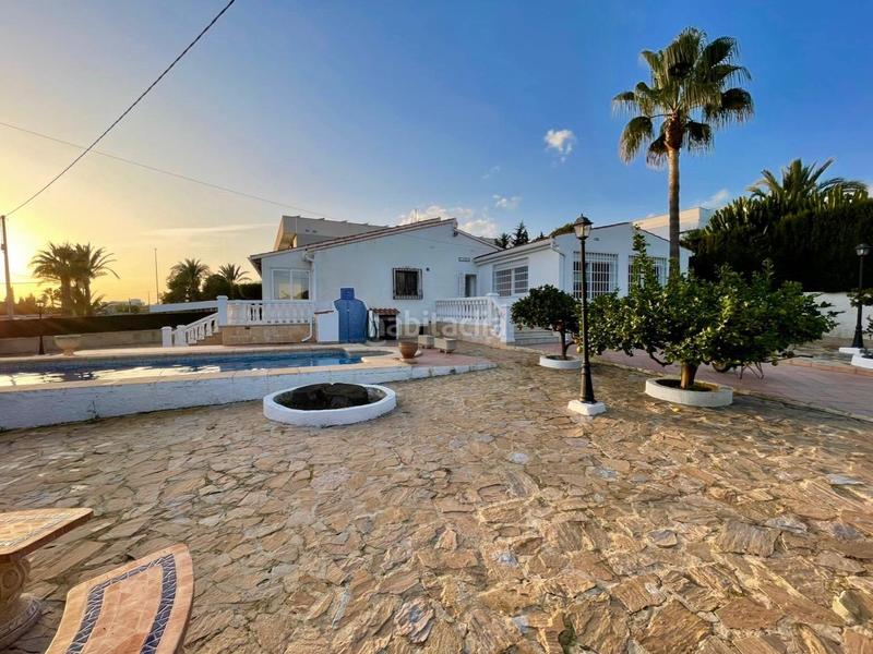 Foto ea65215a-9e46-4a37-9edc-fcae38f06d00. House with pool in Urbanizaciones Benidorm