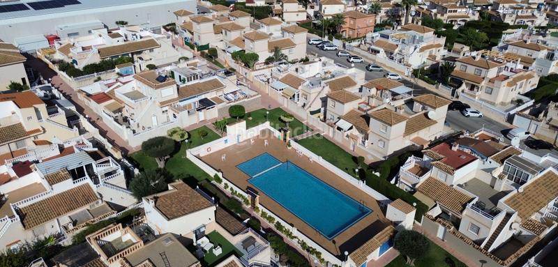 Foto 5da4c548-ca28-4dd4-b080-a27df2e28db4. Maison jumelée avec parking dans Los Balcones-Los Altos Torrevieja