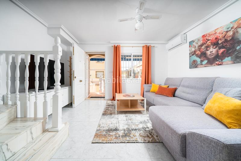 Foto b886a7f3-9d32-4139-a99d-42b66264802a. Casa adosada en La Florida Orihuela