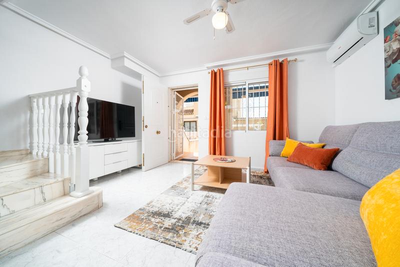 Foto 2f648d3e-df4f-4fa3-a34c-ec95b069ef9b. Casa adossada amb aparcament a La Florida Orihuela