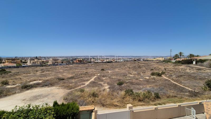 Foto adfc71c2-cb20-41a9-b8ce-37f91461c12f. Casa adossada a Aguas Nuevas Torrevieja