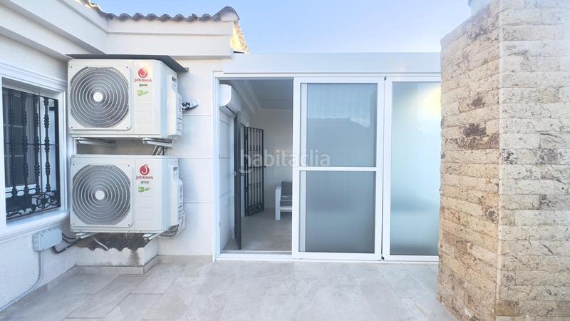 Foto b67932d0-9d9f-4743-a9bb-952e95575945. Casa adossada amb piscina a La Zenia Orihuela