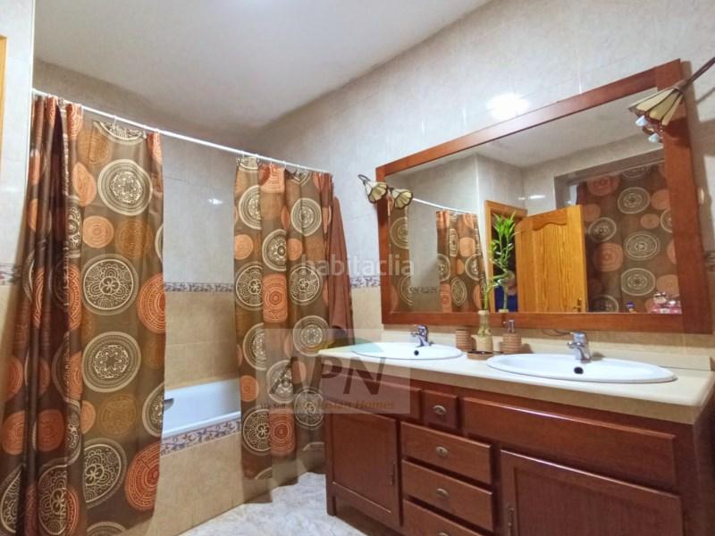 Foto bc542892-5273-43ce-a0be-3cef85f88660. Casa adosada en Álora