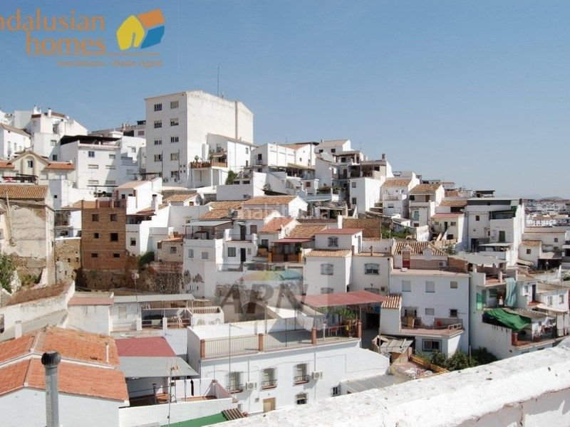 Foto 06a68aae-76d1-4c1a-8539-1c022ec6b24b. Casa adossada a Álora