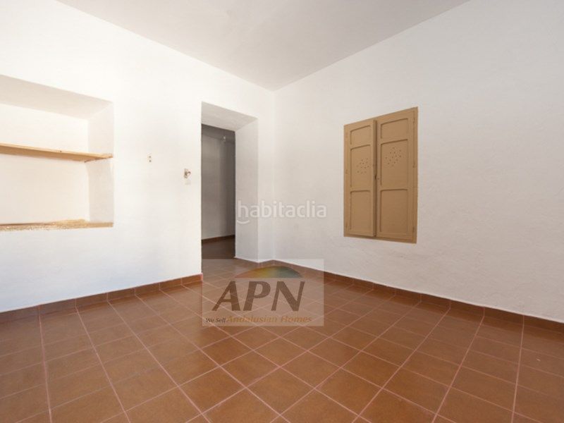 Foto ee780930-8d50-4f28-b33b-3fd1f2750257. Casa adossada a Álora