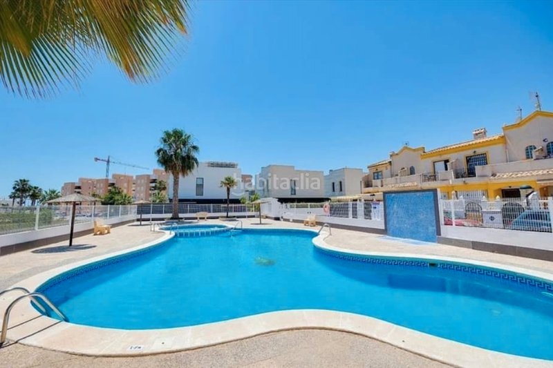 Foto 7d2af0c7-37b8-41c5-8811-a13a88b6e283. Maison jumelée dans Pueblo Guardamar del Segura