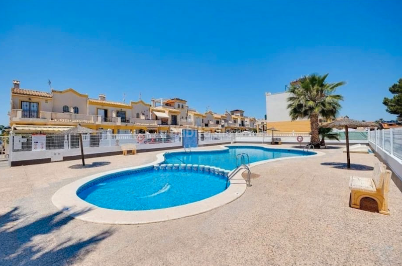 Foto b5ffdeb9-b763-471c-86c4-e79d255e5606. Semi detached house in Pueblo Guardamar del Segura