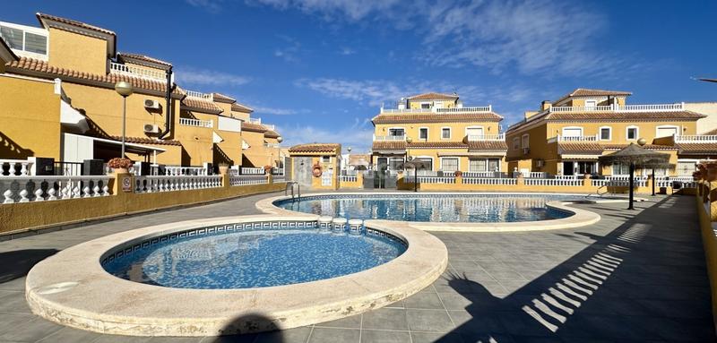 Foto 3e17918b-48a3-4d36-a436-57824473bdfe. Maison jumelée dans La Florida Orihuela