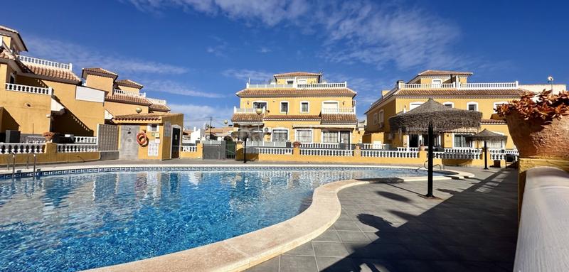 Foto 7a4f11d4-58d5-4cba-b82a-f6133708e79c. Maison jumelée dans La Florida Orihuela