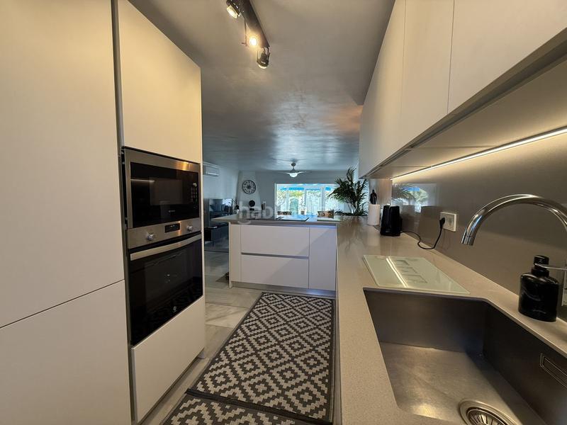 Foto 154ed7b7-02ed-472f-bb76-cc15ec30c97f. Casa adossada amb aparcament a Paraiso - Barronal Estepona