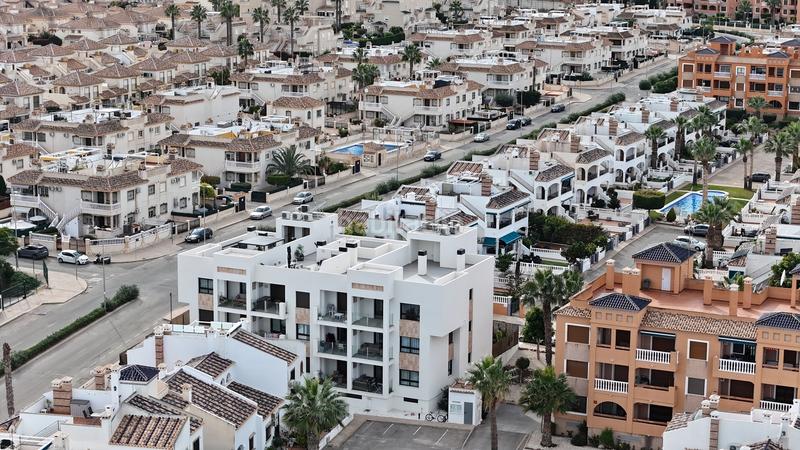 Foto 9870ff96-fb2c-4288-bec4-745f14bbe4ba. Dachwohnung mit parking in Villamartín-Las Filipinas Orihuela