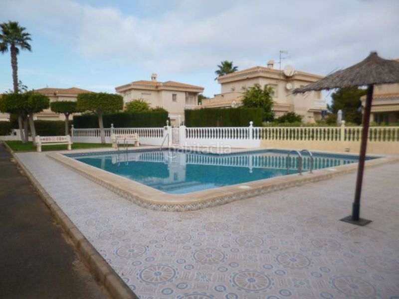Foto bf68375b-0903-4ec3-9c1a-0e0e5f500585. Casa a La Zenia Orihuela