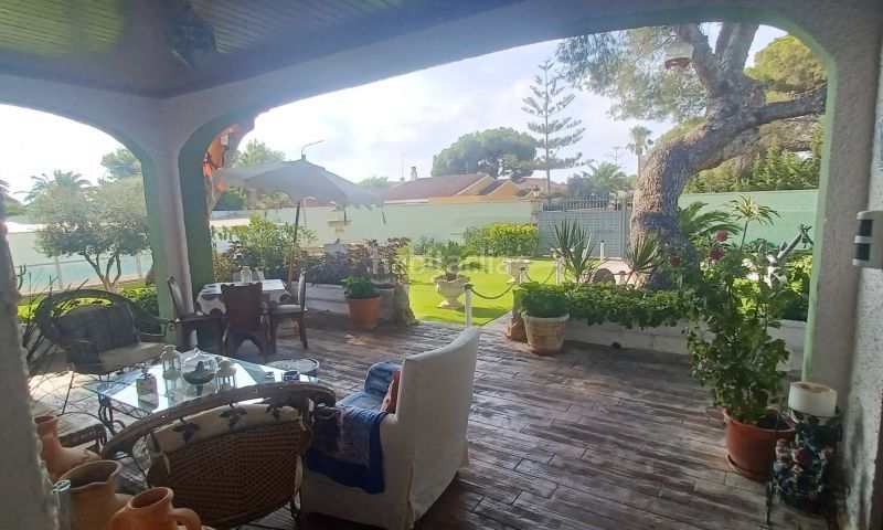 Foto f79be29d-f3e2-4edb-b30b-d27276e639be. Casa amb aparcament piscina a Campoamor Orihuela