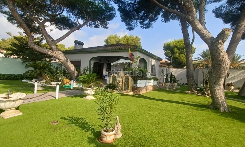 Foto f97d8582-fa5a-49a0-b306-04cb8b6e0789. Casa amb aparcament piscina a Campoamor Orihuela