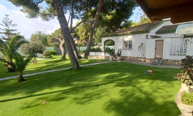 Foto fd79fd4e-7097-4a5c-a620-3d1b93d2acba. Casa amb aparcament piscina a Campoamor Orihuela