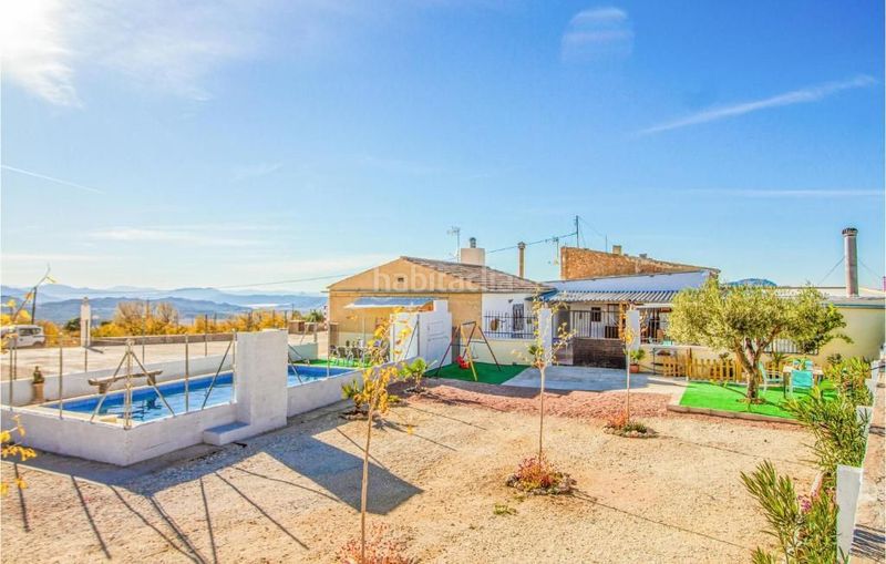 Foto 67cf25ba-f318-4eb1-a41e-234a19654d7e. Casa amb piscina a Pinoso