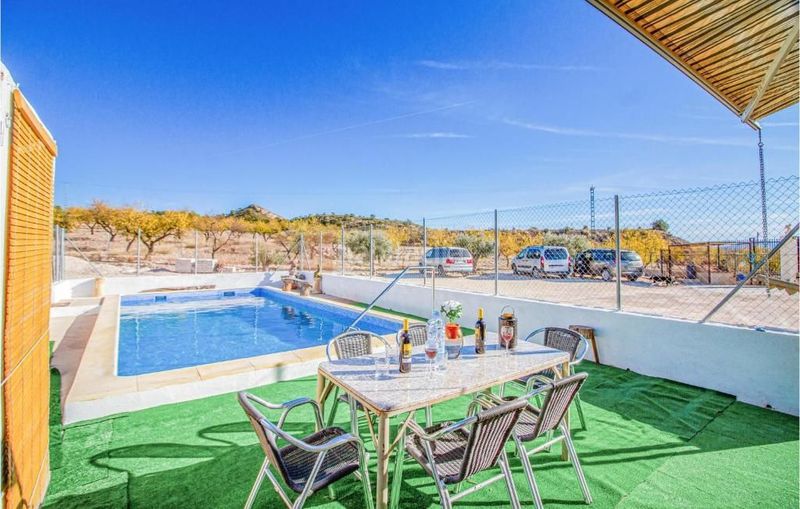 Foto 79f11a9d-041e-4216-98d2-b17ce3b9f982. Casa amb piscina a Pinoso
