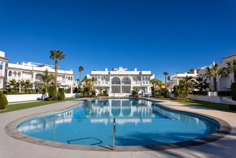 Foto 5431156c-40ab-414e-8729-3d952a1db575. Àtic amb piscina a Rojales