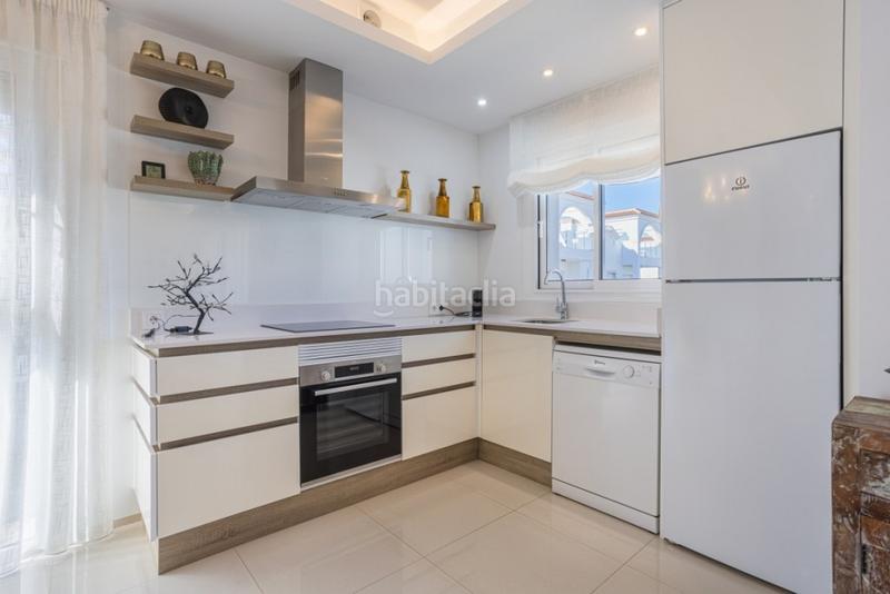 Foto 7b9b05dd-7c78-4cdf-b2bf-2da7f7a56432. Àtic amb piscina a Rojales