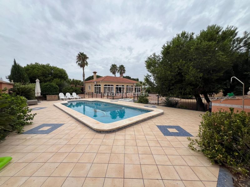 Foto 1647eb03-7547-4212-9892-38601401566c. Casa amb piscina a Dolores