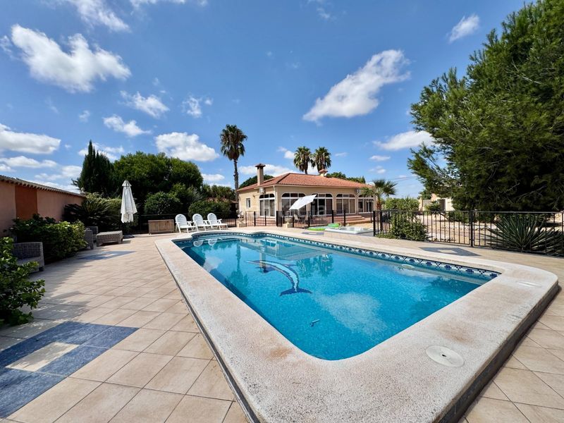 Foto 6bf6a4f8-2a60-4c7e-9ee8-3f5c46a9dc30. Casa amb piscina a Dolores