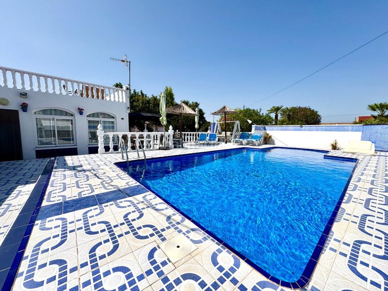 Foto 6a408247-6043-42ca-adcc-7b60f4b6b837. Casa amb piscina a Dolores