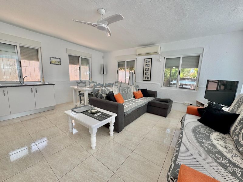 Foto ec574c76-bdf5-41b9-886b-de39097a8cb7. Casa amb piscina a Dolores