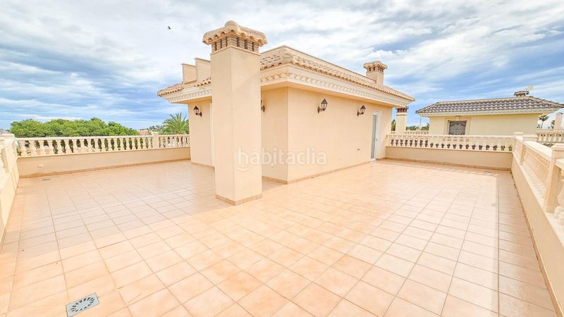 Foto 53c80471-81ef-4b8e-a220-6c41930e900d. Casa amb piscina a Cabo Roig Orihuela