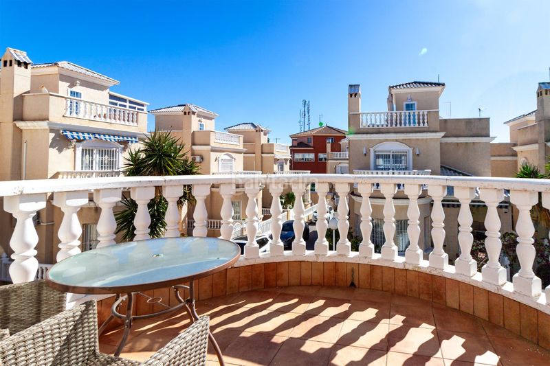 Foto b729bae1-ec66-4f40-8c19-0bd72d61351d. Casa a La Florida Orihuela