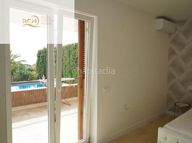 Foto ea8b33c1-fc74-4089-b921-6ff275bd5958. Casa amb piscina a Montebello - Nou Espai Nucia (la)