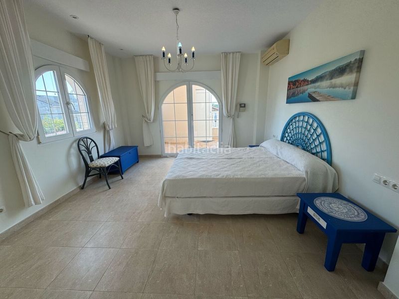 Foto 2d8a6d54-b0a7-40cb-b12b-8a233228d25f. Casa amb piscina a La Zenia Orihuela