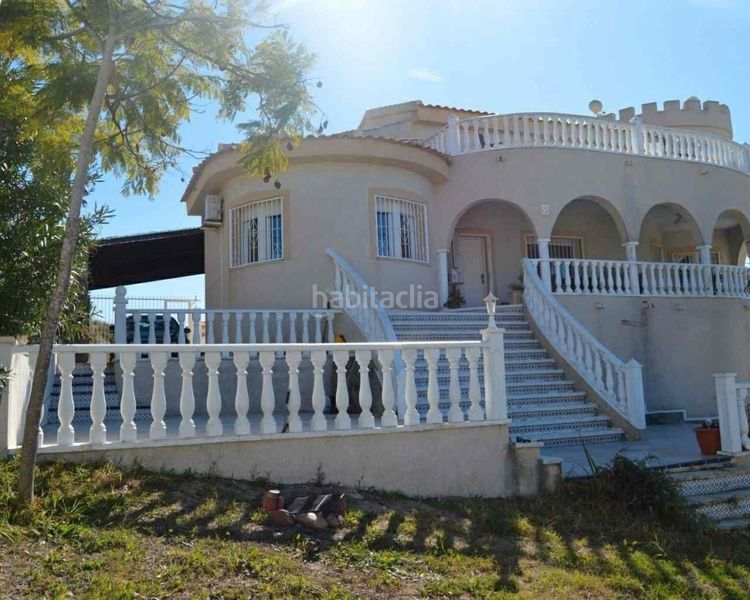 Foto c3741a3d-3453-49e8-b116-4c26e8fb2137. Casa amb piscina a Rojales