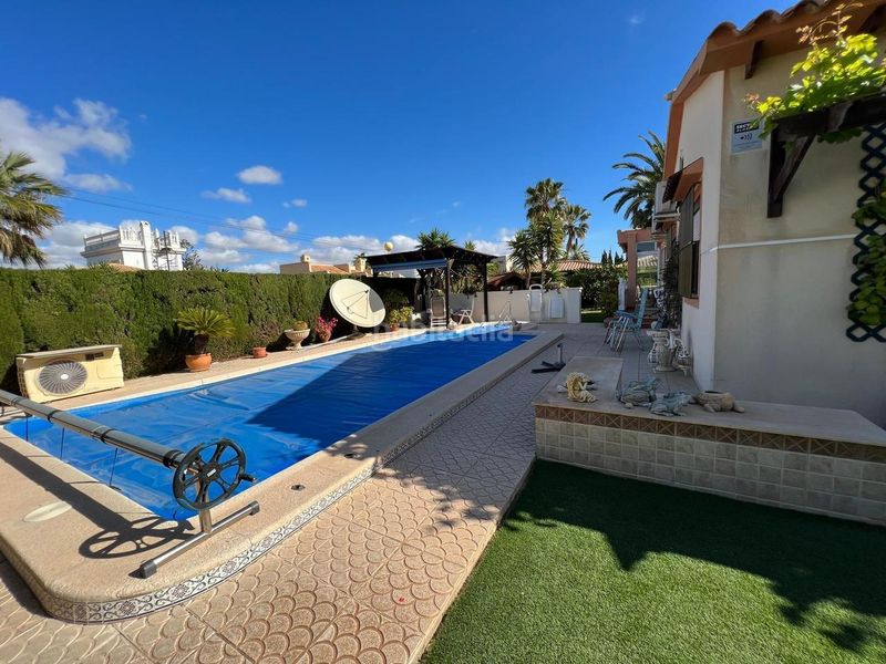 Foto 330a09f4-8cad-4f8d-acf2-a6859e39cab4. Casa amb aparcament a Cabo Roig Orihuela