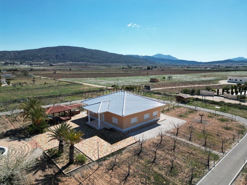 Foto ac227373-a669-4ff0-904a-46cbc35f5bf6. Casa a Pinoso