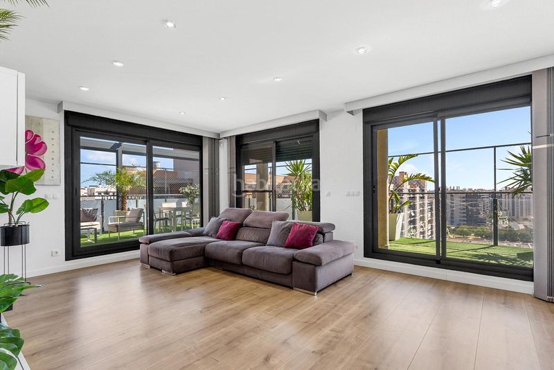 Foto 543cb15f-321e-4341-981e-e739069ccee2. Àtic a PAU 5 Alicante